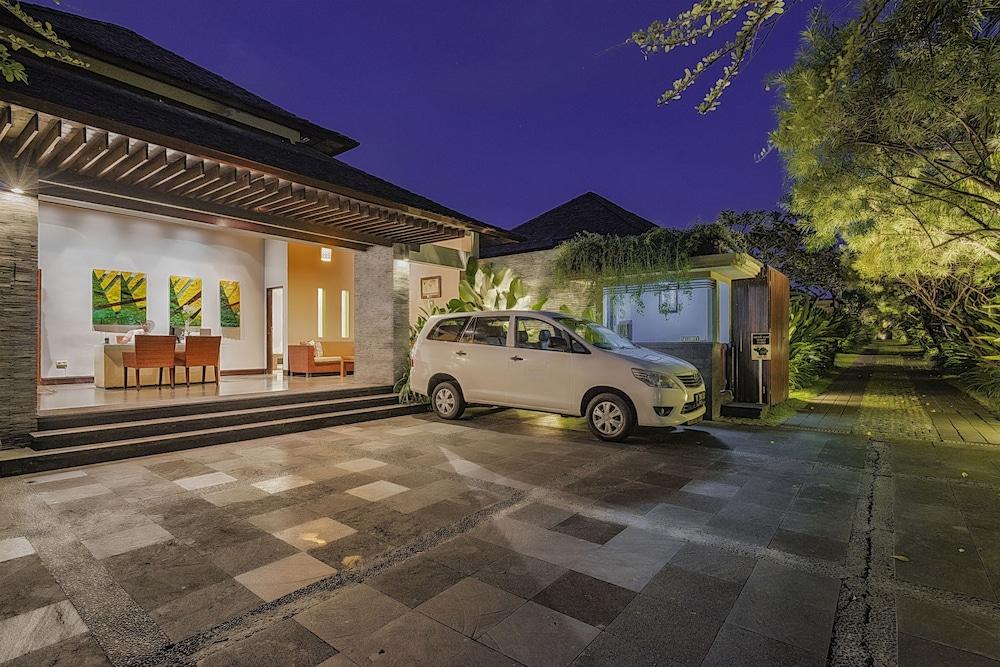 Pradha Villas Seminyak Екстериор снимка