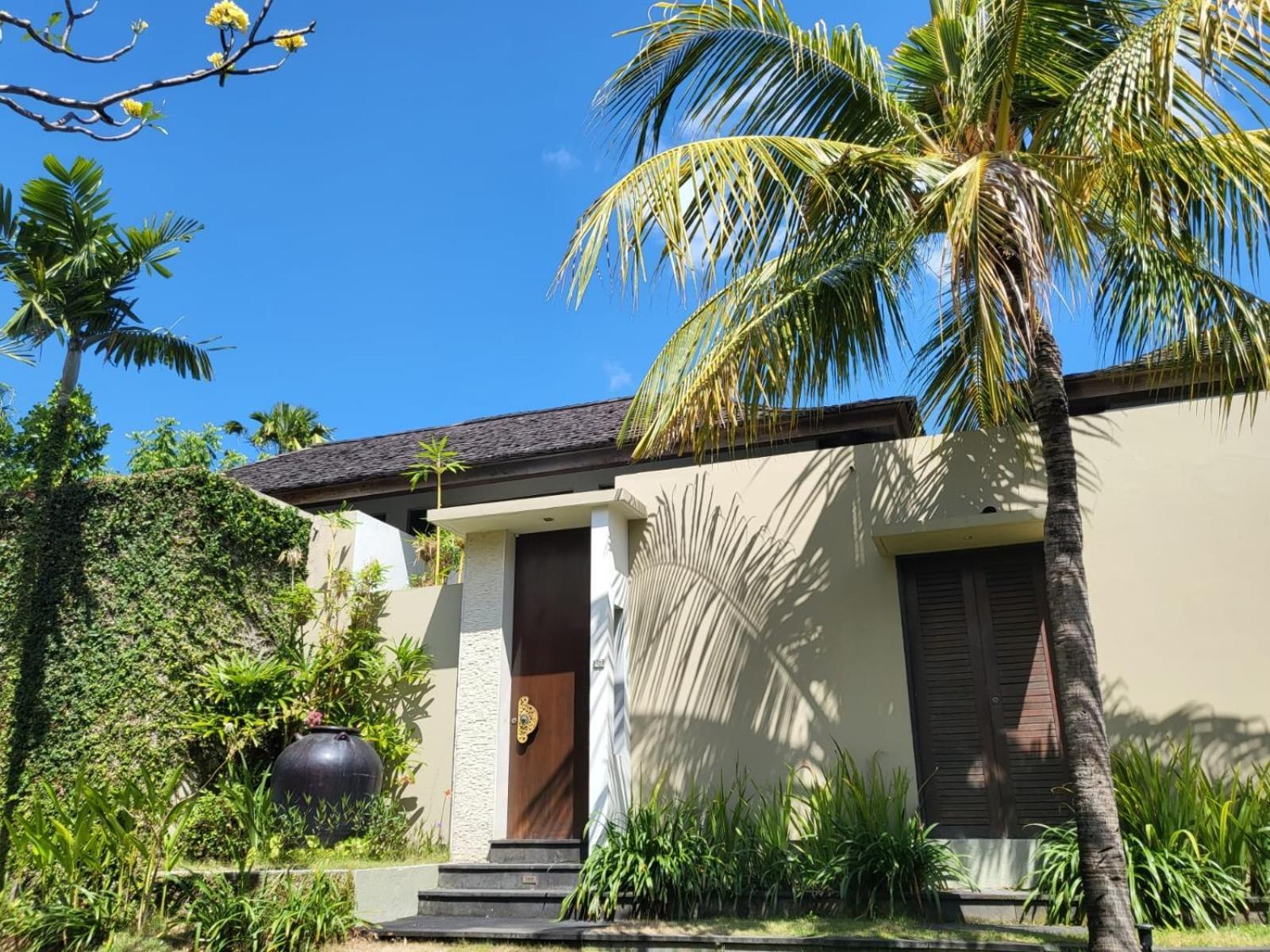 Pradha Villas Seminyak Екстериор снимка