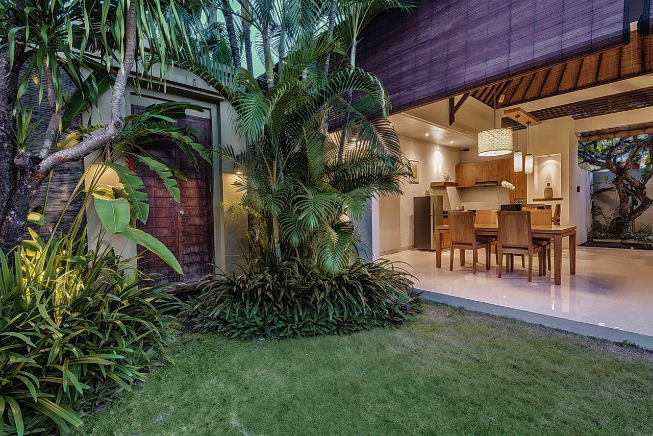 Pradha Villas Seminyak Екстериор снимка