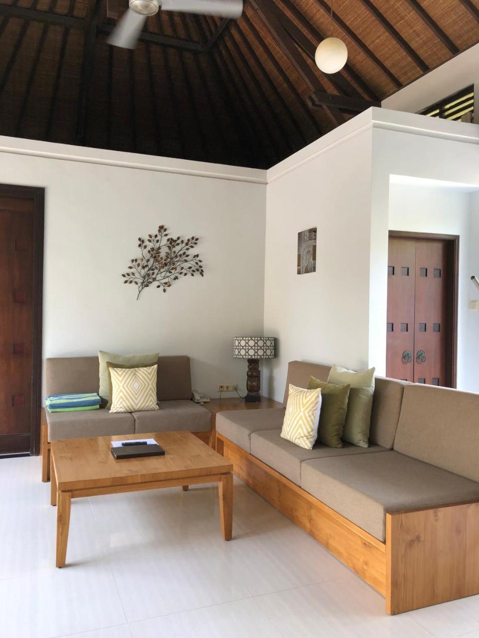 Pradha Villas Seminyak Екстериор снимка